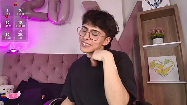 PepperTwink online show from December 16, 2025, 4:44 pm