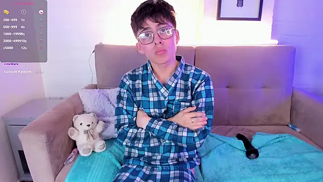 PepperTwink online show from February 26, 2025, 4:05 pm