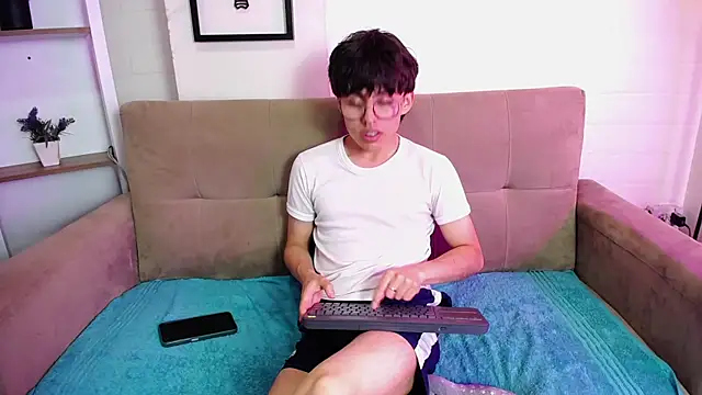 PepperTwink online show from February 13, 2025, 2:09 pm