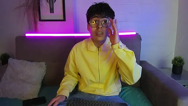 PepperTwink online show from March 10, 2025, 1:00 pm