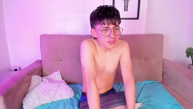 PepperTwink online show from March 3, 2025, 3:54 pm