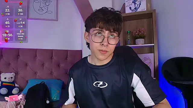 PepperTwink online show from November 28, 2025, 4:51 pm