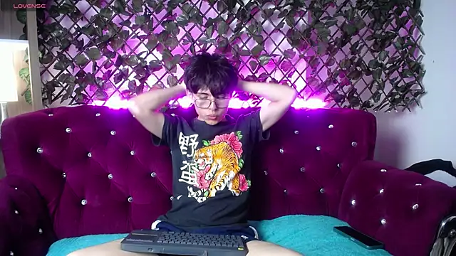 PepperTwink online show from February 14, 2025, 1:29 pm