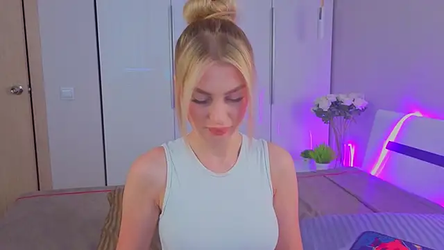 Snapshot of AnitaLamb chatting on October 8, 2025, 6:26 am AnitaLamb online show from October 8, 2025, 6:26 am