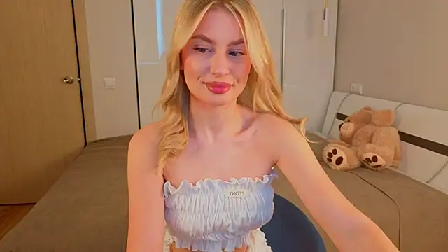 Snapshot of AnitaLamb chatting on October 13, 2025, 4:47 am AnitaLamb online show from October 13, 2025, 4:47 am