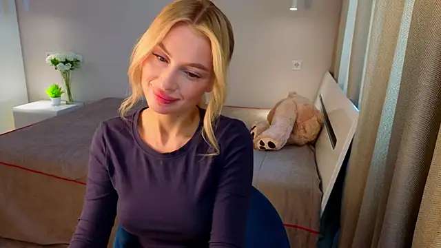 Snapshot of AnitaLamb chatting on September 23, 2025, 5:03 am AnitaLamb online show from September 23, 2025, 5:03 am