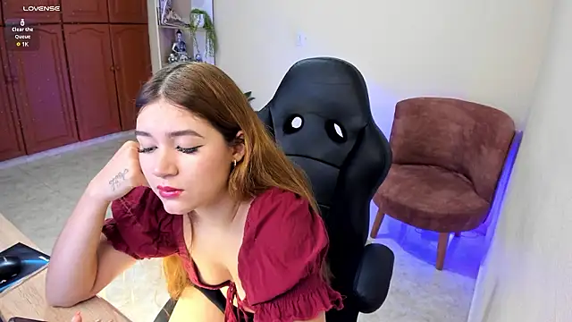 Nathalie 29 online show from March 31, 2026, 1:46 pm