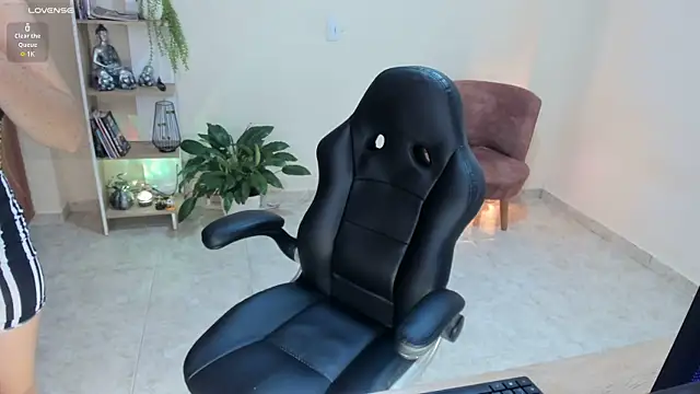 Nathalie 29 online show from April 14, 2026, 12:10 pm