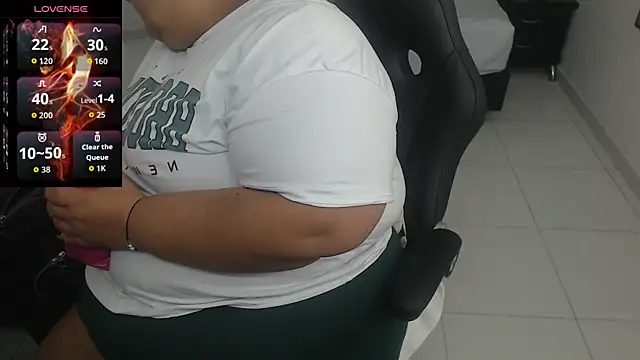 Snapshot of Aaliyah11 chatting on October 30, 2025, 12:53 am Aaliyah11 online show from October 30, 2025, 12:53 am