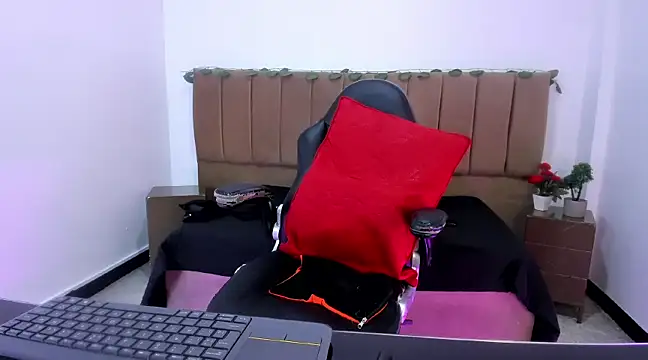 Snapshot of Nikkenyx chatting on March 7, 2025, 4:00 pm Nikkenyx online show from March 7, 2025, 4:00 pm