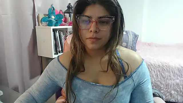 Snapshot of KatteAngelLat chatting on October 11, 2025, 11:39 pm KatteAngelLat online show from October 11, 2025, 11:39 pm