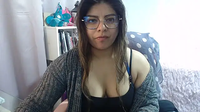 Snapshot of KatteAngelLat chatting on October 26, 2025, 12:33 am KatteAngelLat online show from October 26, 2025, 12:33 am