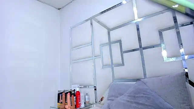 Snapshot of ZoeWan69 chatting on November 5, 2025, 11:57 am ZoeWan69 online show from November 5, 2025, 11:57 am