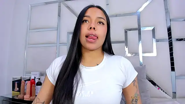 Snapshot of ZoeWan69 chatting on November 27, 2025, 11:32 am ZoeWan69 online show from November 27, 2025, 11:32 am