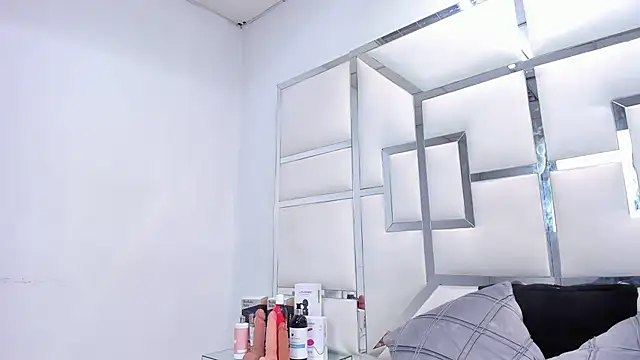 Snapshot of ZoeWan69 chatting on February 7, 2026, 2:03 pm ZoeWan69 online show from February 7, 2026, 2:03 pm