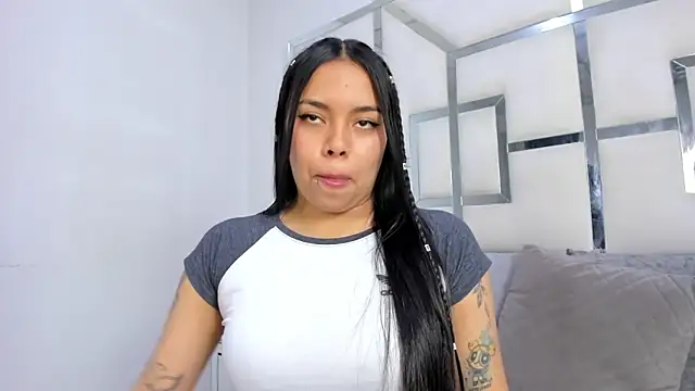 Snapshot of ZoeWan69 chatting on November 17, 2025, 3:21 am ZoeWan69 online show from November 17, 2025, 3:21 am