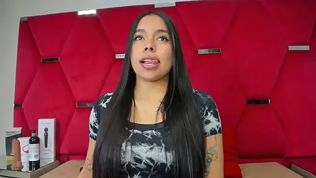 Snapshot of ZoeWan69 chatting on October 16, 2025, 12:13 pm ZoeWan69 online show from October 16, 2025, 12:13 pm