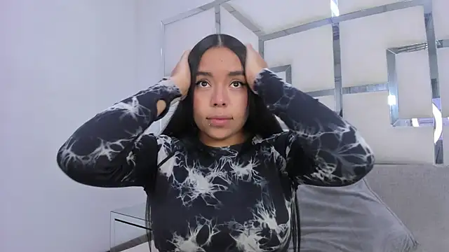 Snapshot of ZoeWan69 chatting on December 16, 2025, 11:03 am ZoeWan69 online show from December 16, 2025, 11:03 am