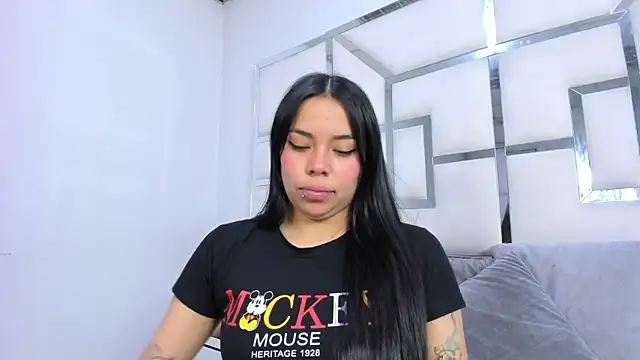 Snapshot of ZoeWan69 chatting on November 18, 2025, 2:42 pm ZoeWan69 online show from November 18, 2025, 2:42 pm