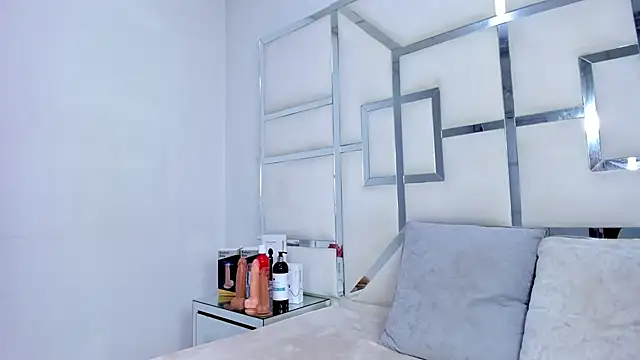 Snapshot of ZoeWan69 chatting on October 23, 2025, 11:42 am ZoeWan69 online show from October 23, 2025, 11:42 am