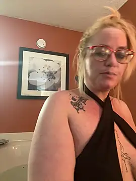 Snapshot of CutiepieMandii143 chatting on February 21, 2025, 8:07 am CutiepieMandii143 online show from February 21, 2025, 8:07 am