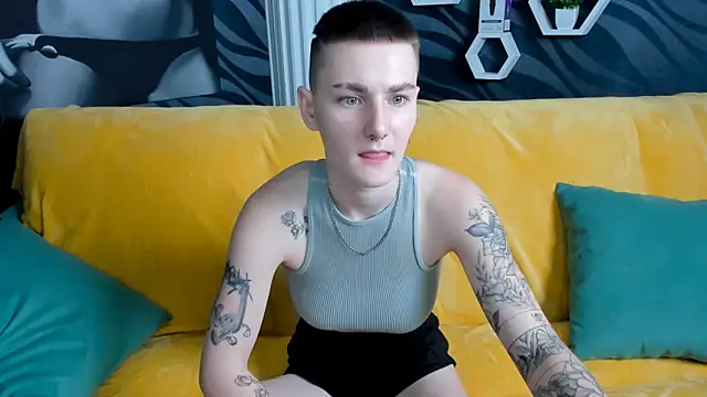 LindaBryantt online show from February 13, 2025, 10:02 am