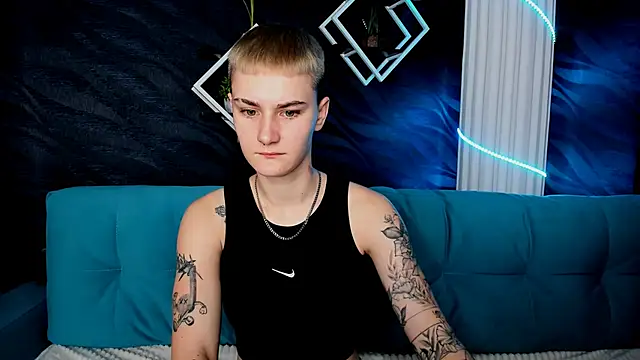 LindaBryantt online show from March 23, 2025, 3:10 am