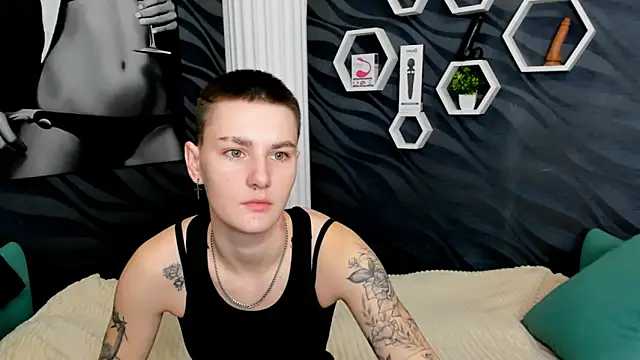 LindaBryantt online show from February 8, 2025, 3:19 am