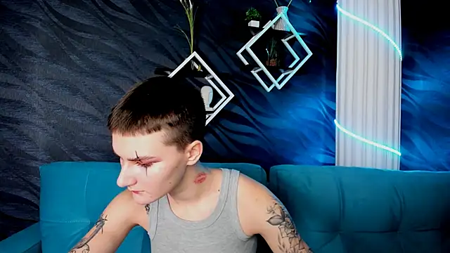 LindaBryantt online show from March 6, 2025, 3:13 am