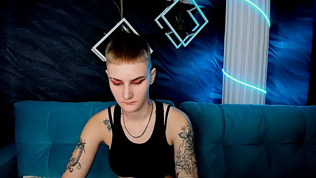 LindaBryantt online show from March 9, 2025, 3:11 am