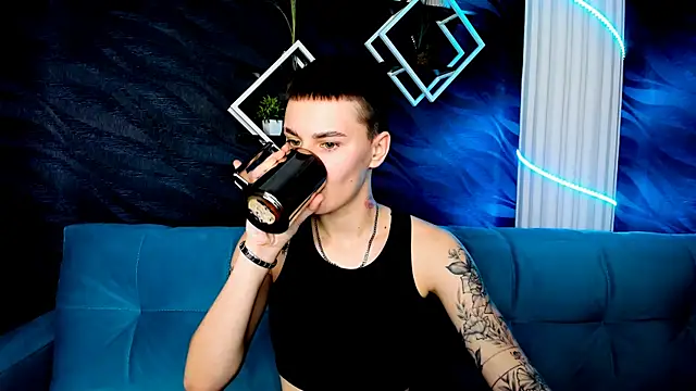 LindaBryantt online show from March 3, 2025, 10:17 am