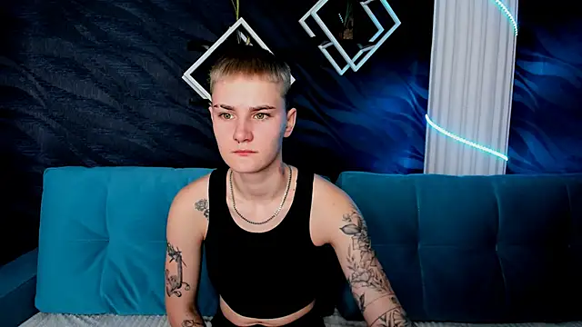 LindaBryantt online show from March 19, 2025, 3:09 am