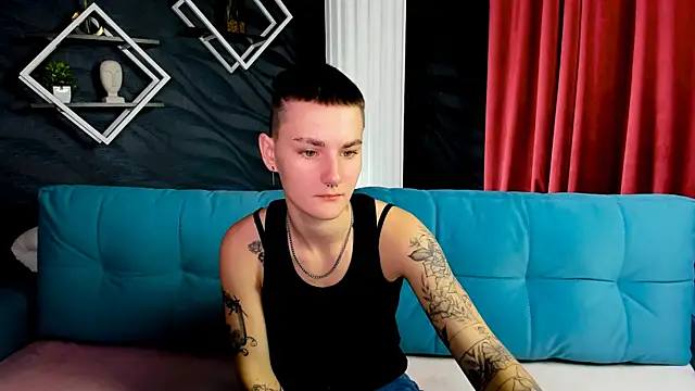 LindaBryantt online show from February 16, 2025, 10:10 am