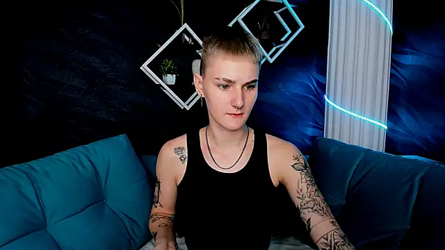 LindaBryantt online show from March 17, 2025, 6:07 am
