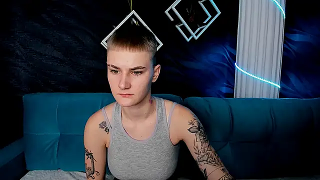 LindaBryantt online show from March 13, 2025, 3:11 am