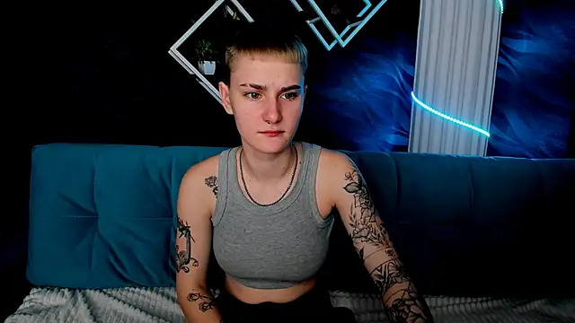 LindaBryantt online show from March 20, 2025, 4:51 am