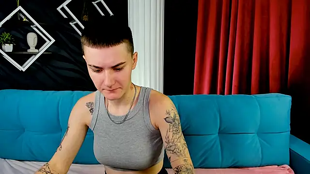 LindaBryantt online show from February 21, 2025, 10:17 am