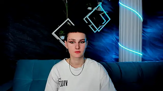 LindaBryantt online show from March 5, 2025, 10:33 am