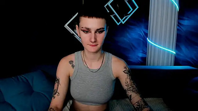 LindaBryantt online show from March 5, 2025, 1:39 pm
