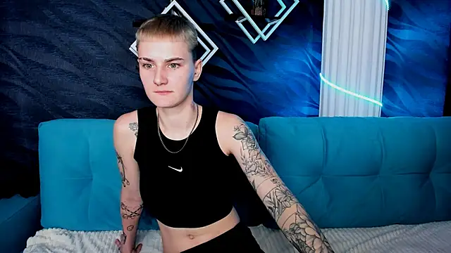 LindaBryantt online show from March 23, 2025, 6:37 am