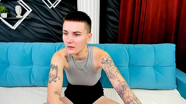 LindaBryantt online show from February 23, 2025, 6:07 am