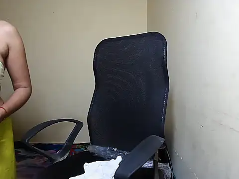 Rubi-Ji online show from September 29, 2025, 5:51 pm