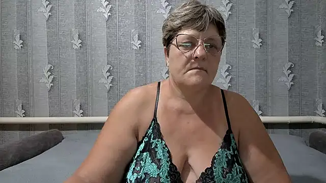 Snapshot of ElzaJewel chatting on July 4, 2026, 10:36 pm ElzaJewel online show from July 4, 2026, 10:36 pm