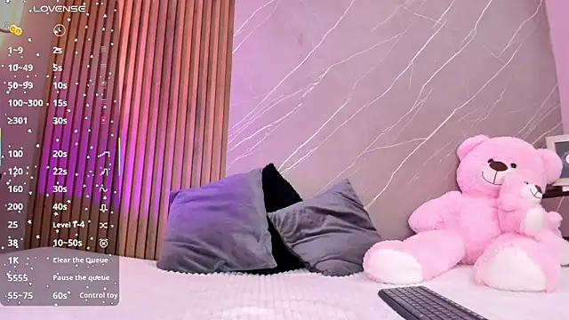 Snapshot of ariana_jhonson1 chatting on October 15, 2025, 12:46 pm ariana jhonson1 online show from October 15, 2025, 12:46 pm