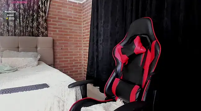 Snapshot of playsweetashley_ chatting on February 6, 2025, 3:48 am playsweetashley online show from February 6, 2025, 3:48 am