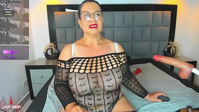 Snapshot of Your_Lady_Milf chatting on October 4, 2025, 10:55 pm Your Lady Milf online show from October 4, 2025, 10:55 pm