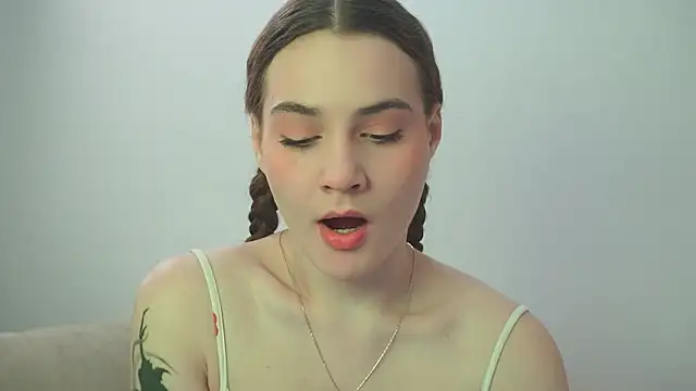 Samanthajns online show from March 2, 2025, 6:13 pm