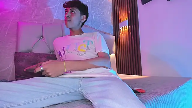 Snapshot of Allen_Starck chatting on February 11, 2025, 4:02 pm Allen Starck online show from February 11, 2025, 4:02 pm