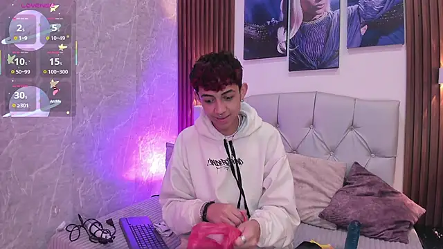 Snapshot of Allen_Starck chatting on February 21, 2025, 1:11 pm Allen Starck online show from February 21, 2025, 1:11 pm