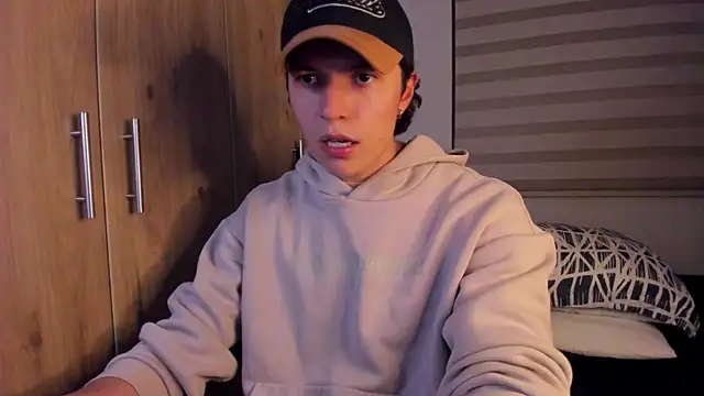 Snapshot of Mastrangelo_xxx chatting on October 27, 2025, 3:07 am Mastrangelo xxx online show from October 27, 2025, 3:07 am